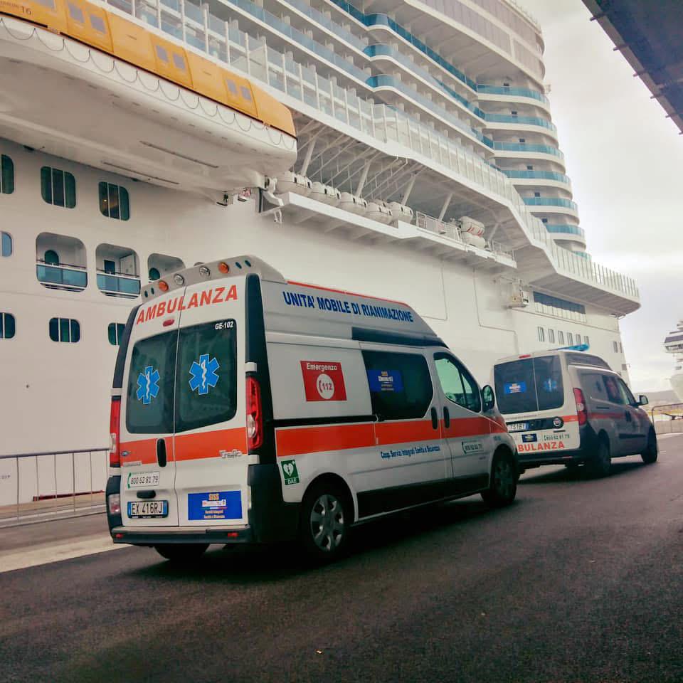 Ambulanza SISS in servizio sulle strade di Genova